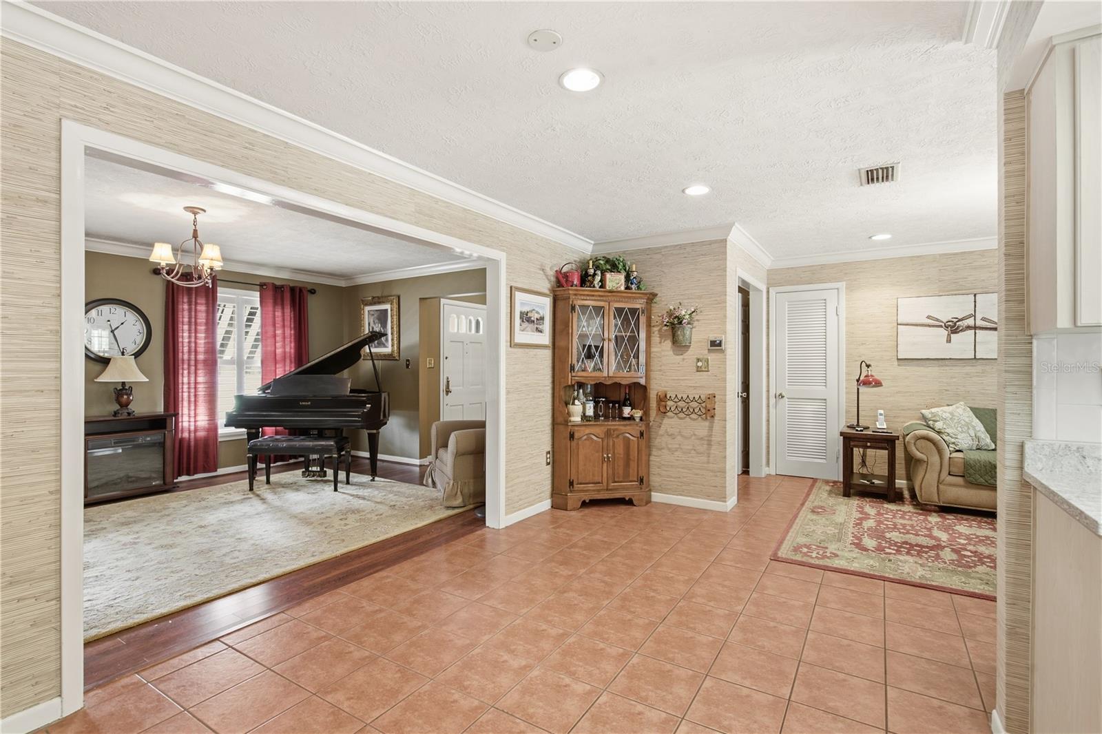 233 WESTWINDS DR — photo 15