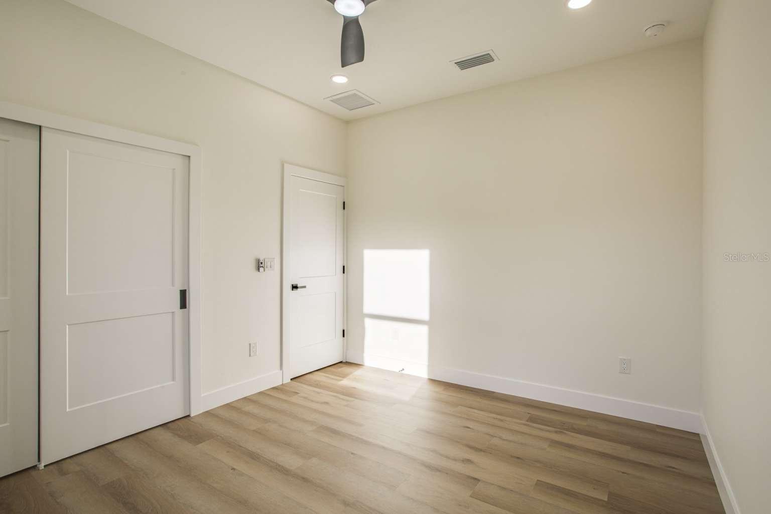 5752 SHAFFER AVE — photo 31