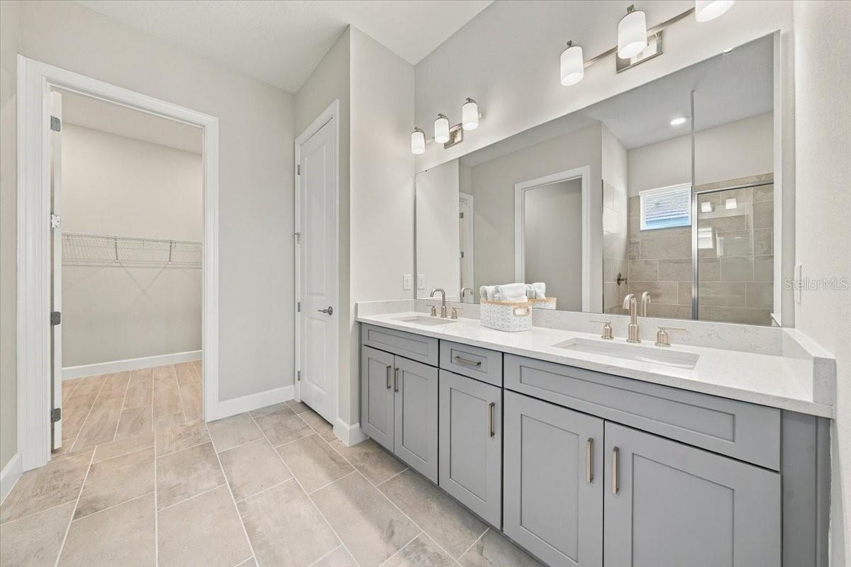 13705 IONA AVE — photo 26