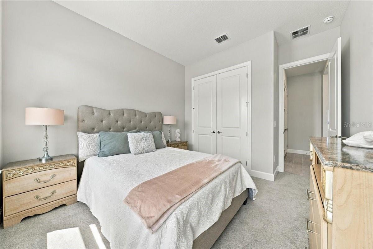 13705 IONA AVE — photo 33