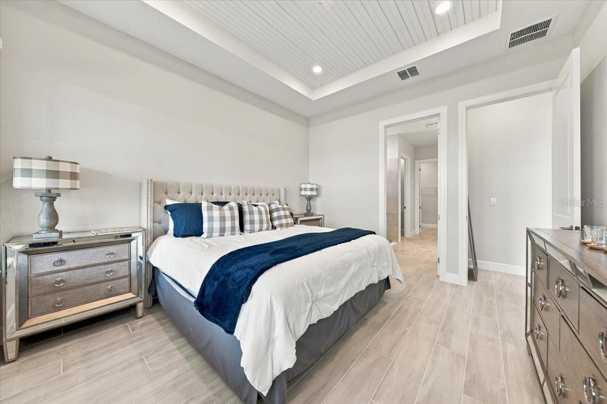 13705 IONA AVE — photo 24