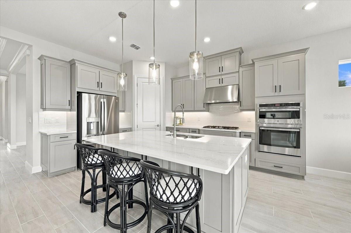 13705 IONA AVE — photo 13