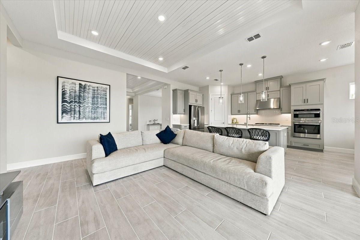 13705 IONA AVE — photo 10