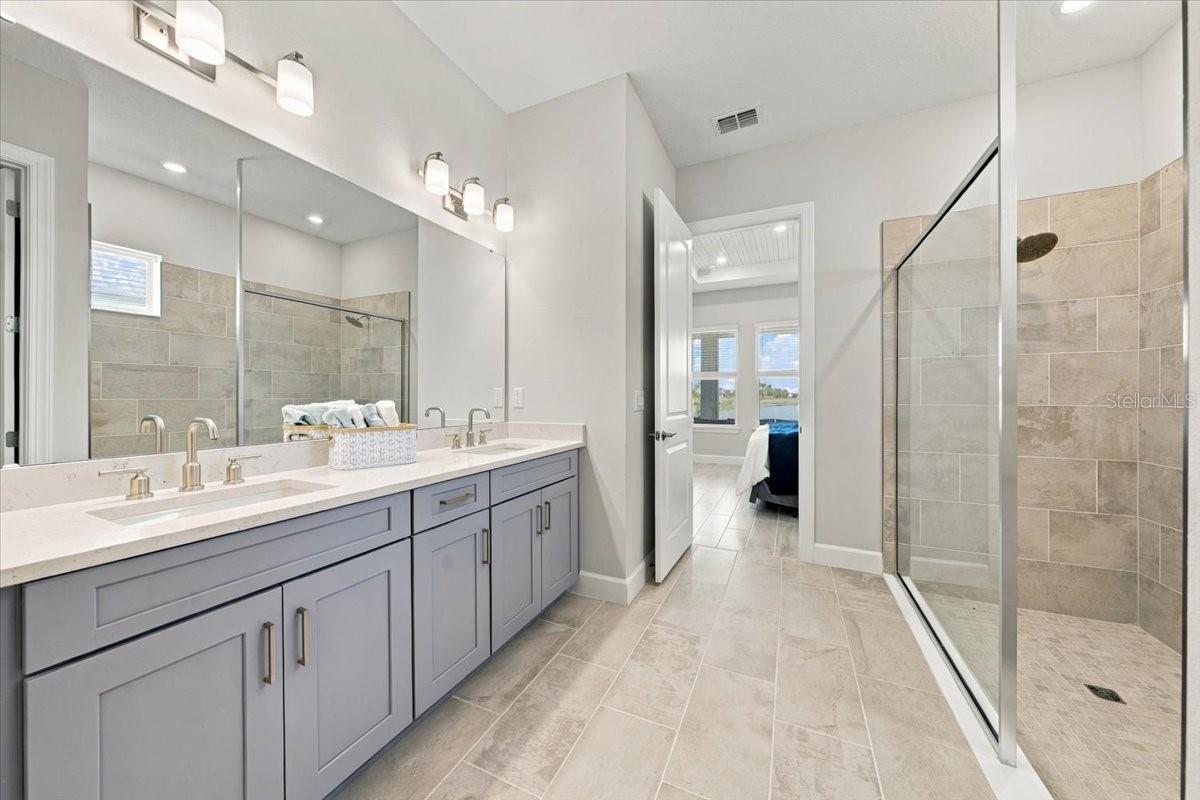 13705 IONA AVE — photo 27