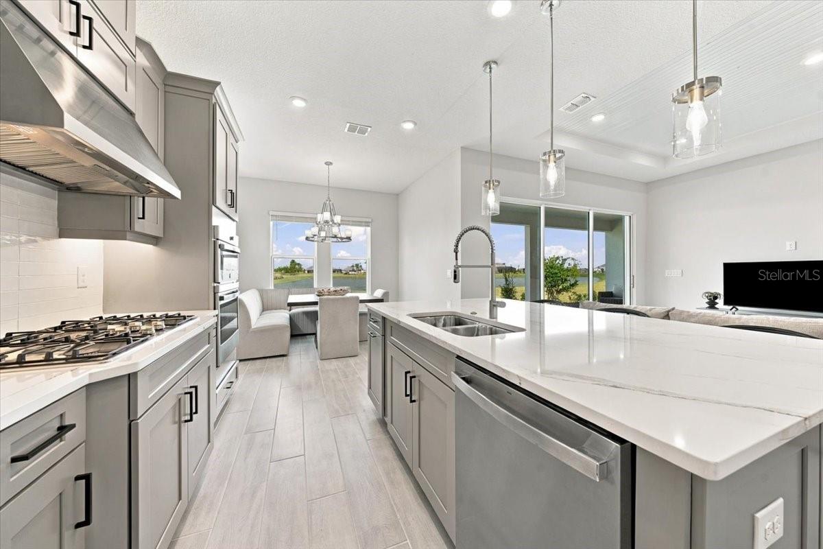 13705 IONA AVE — photo 16