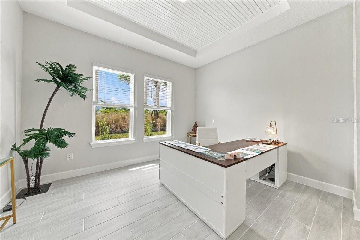 13705 IONA AVE — photo 30
