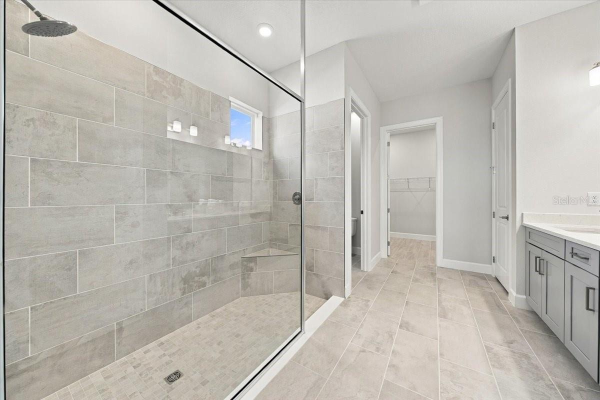 13705 IONA AVE — photo 25