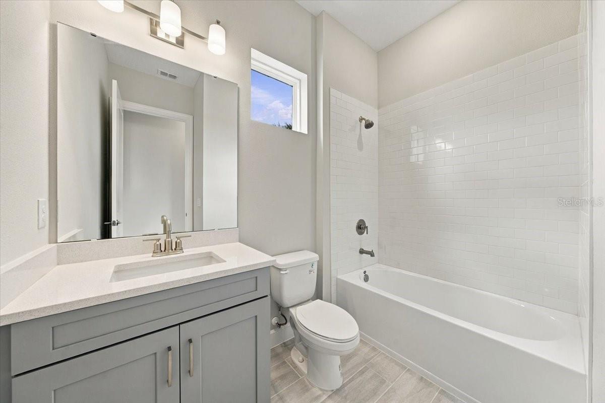 13705 IONA AVE — photo 34