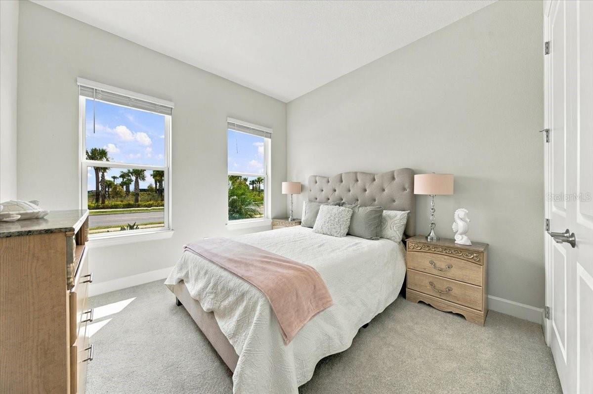 13705 IONA AVE — photo 32