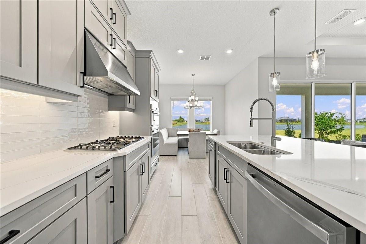 13705 IONA AVE — photo 15