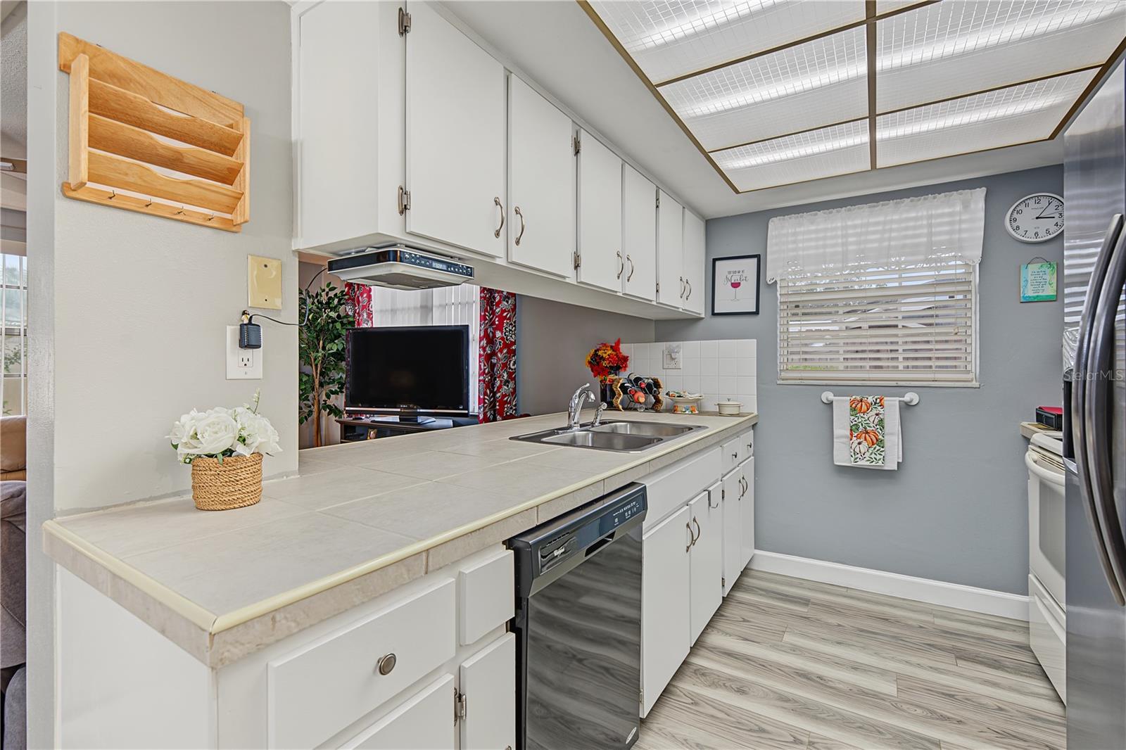 7512 HOLLY LAKE LN — photo 11