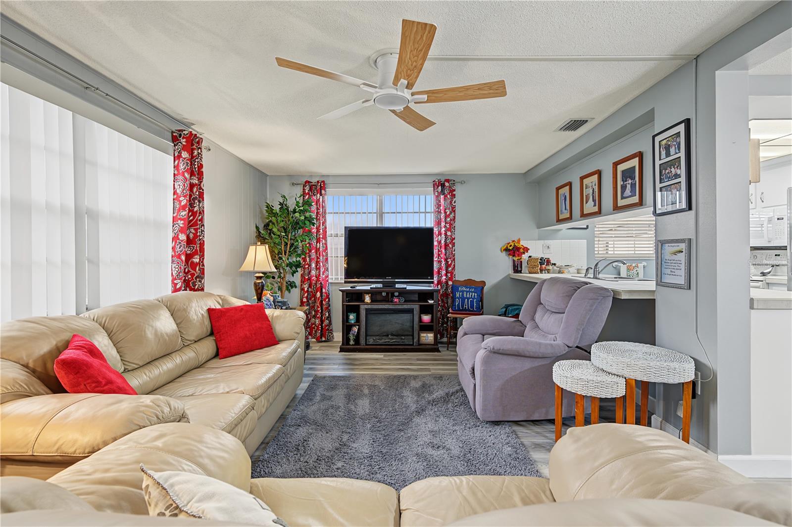 7512 HOLLY LAKE LN — photo 17