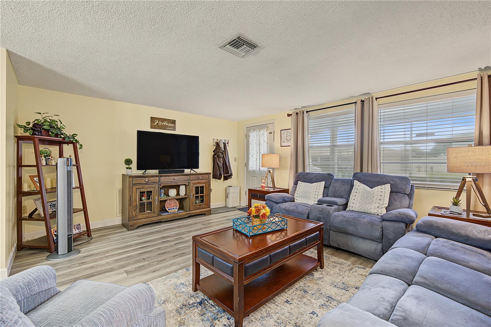 7512 HOLLY LAKE LN — photo 4