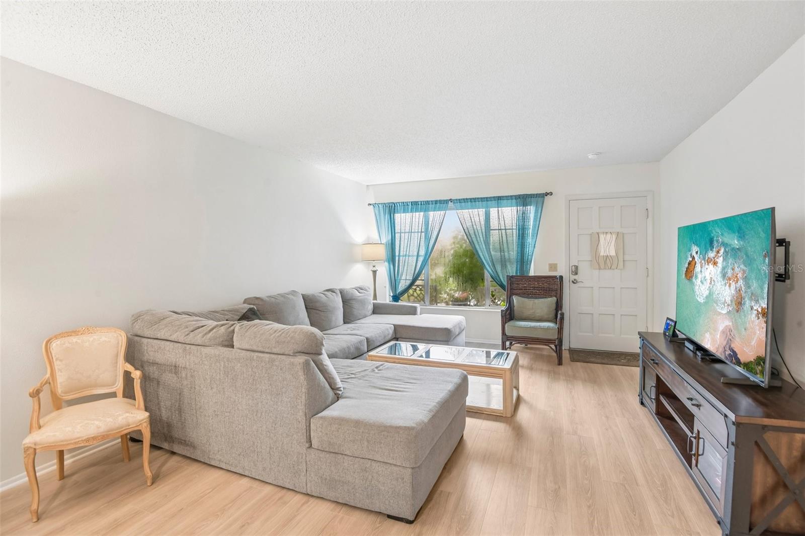 2461 RHODESIAN DR #15 — photo 3