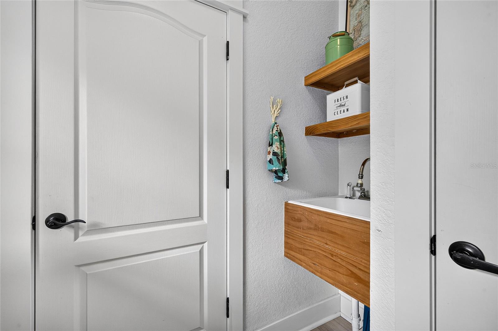 836 CONNEMARA CIR — photo 35