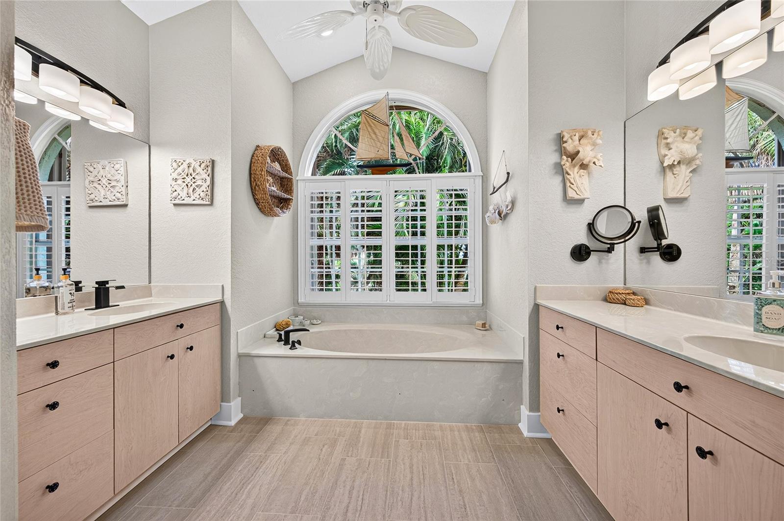 836 CONNEMARA CIR — photo 10