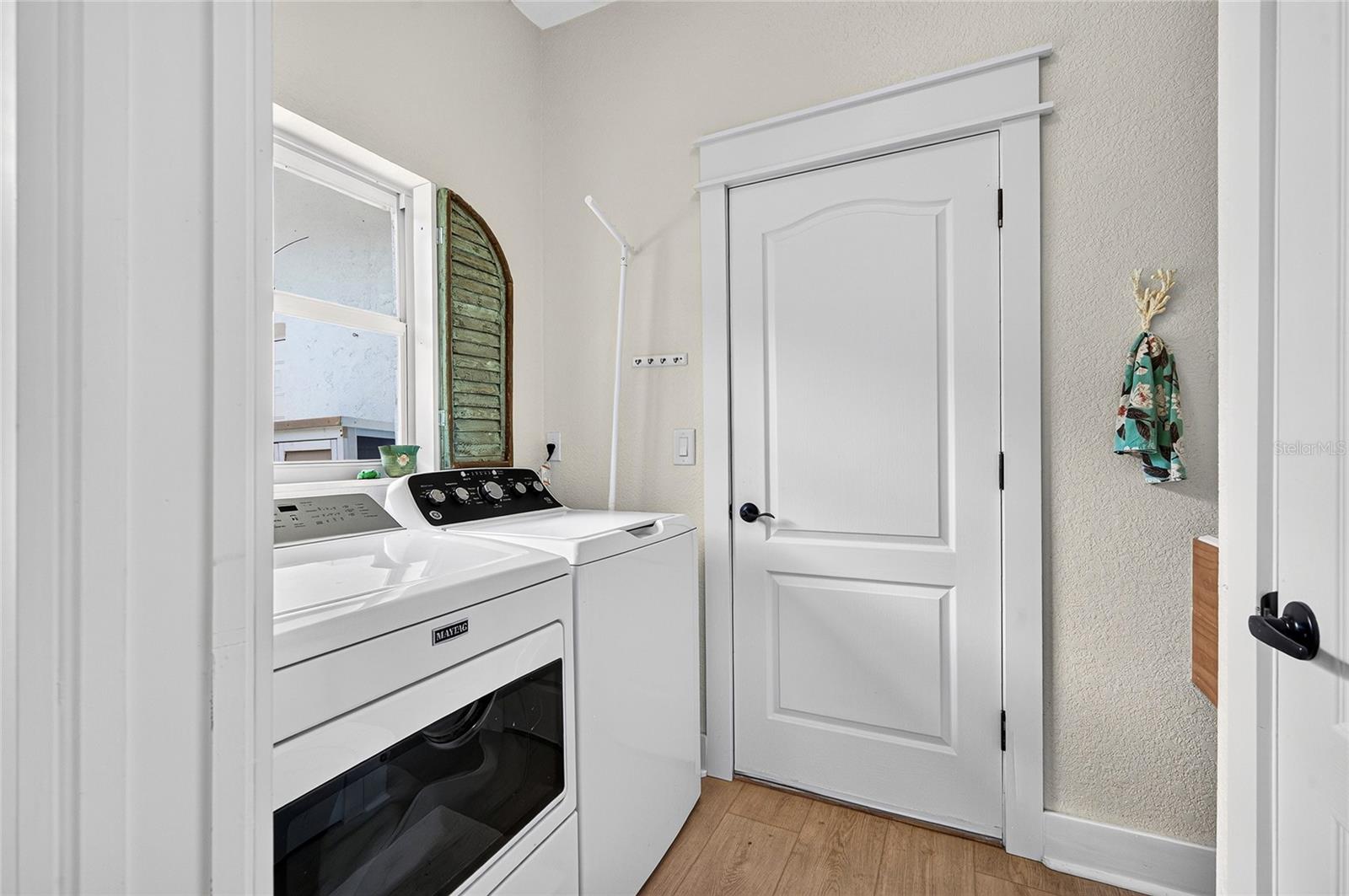 836 CONNEMARA CIR — photo 34