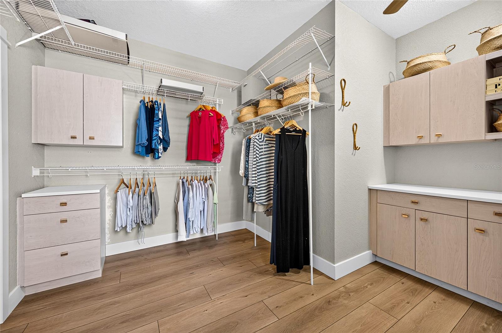 836 CONNEMARA CIR — photo 9