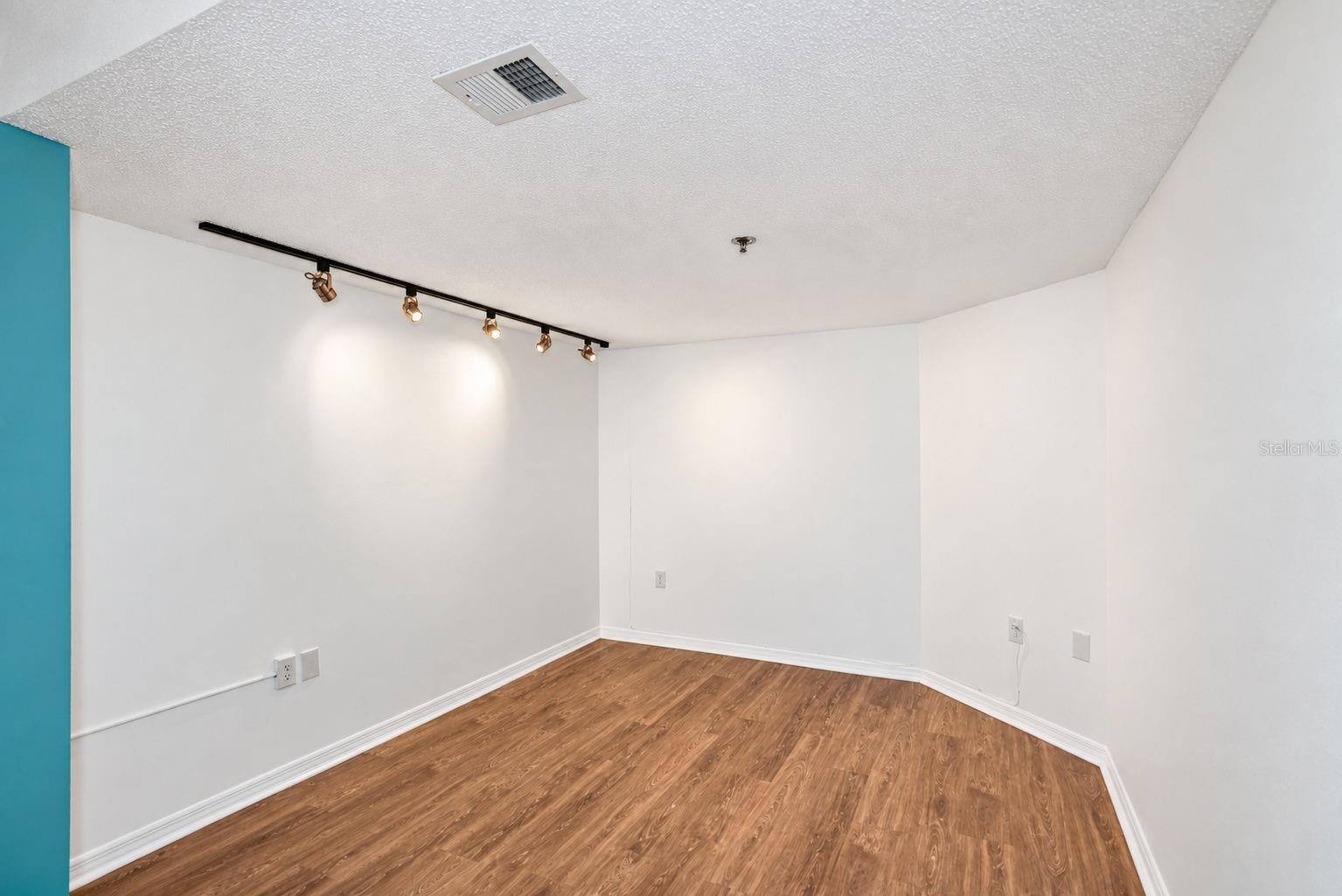690 ISLAND WAY #606 — photo 17