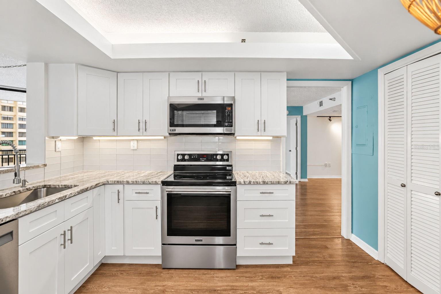 690 ISLAND WAY #606 — photo 7