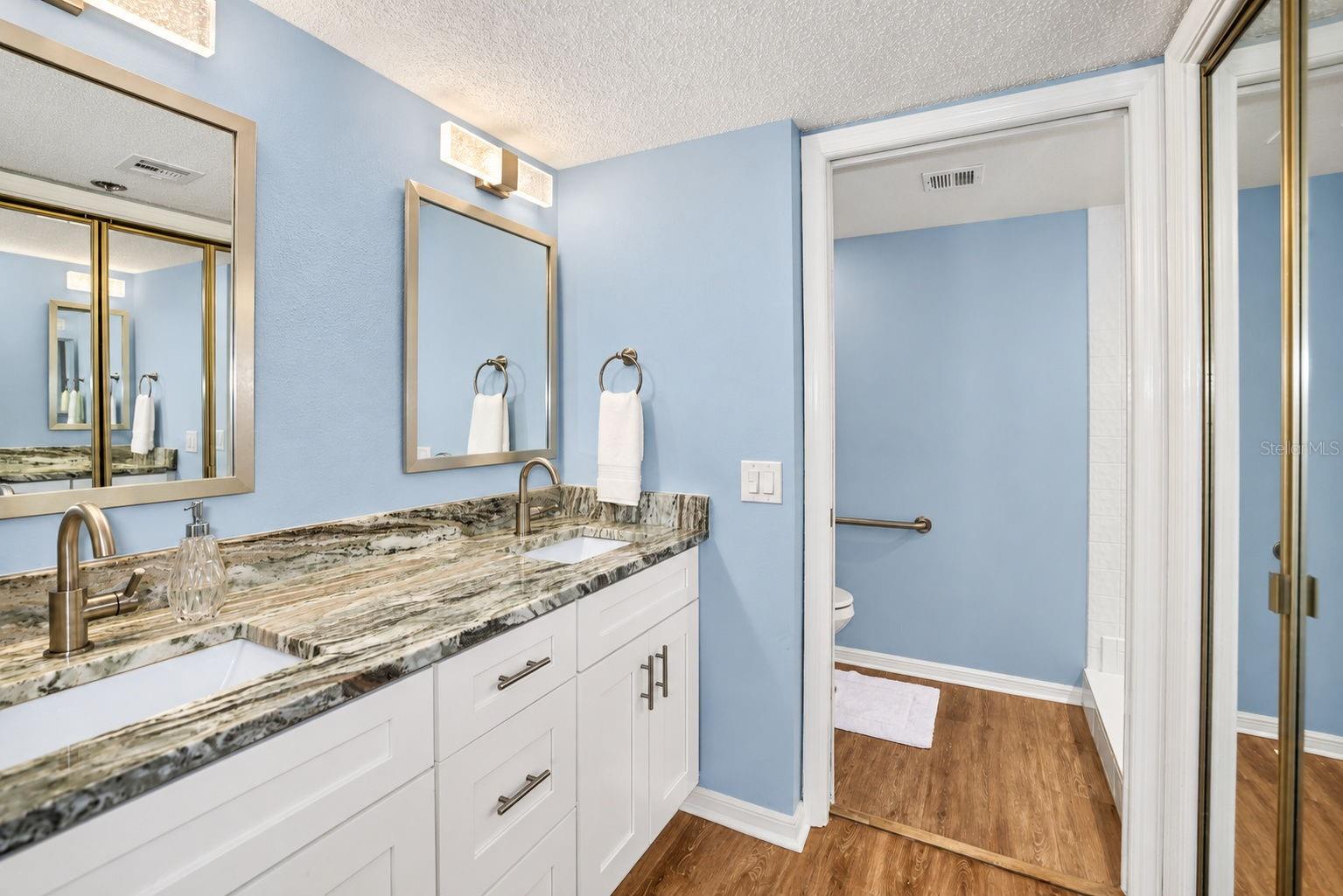 690 ISLAND WAY #606 — photo 32