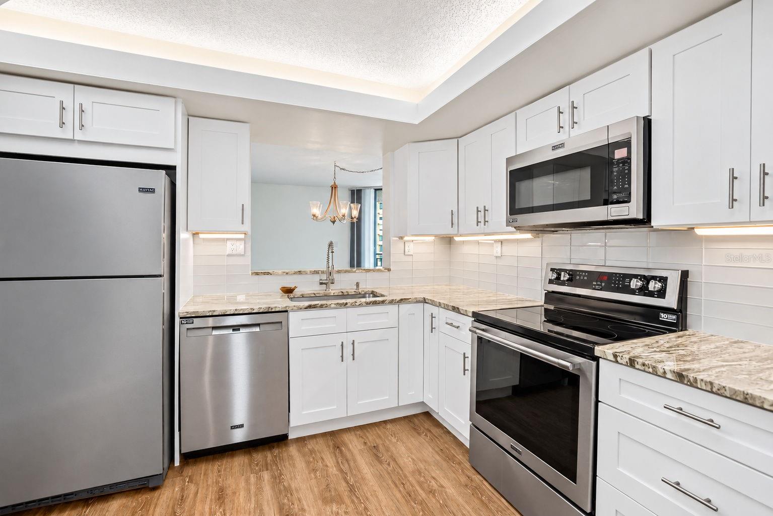 690 ISLAND WAY #606 — photo 2