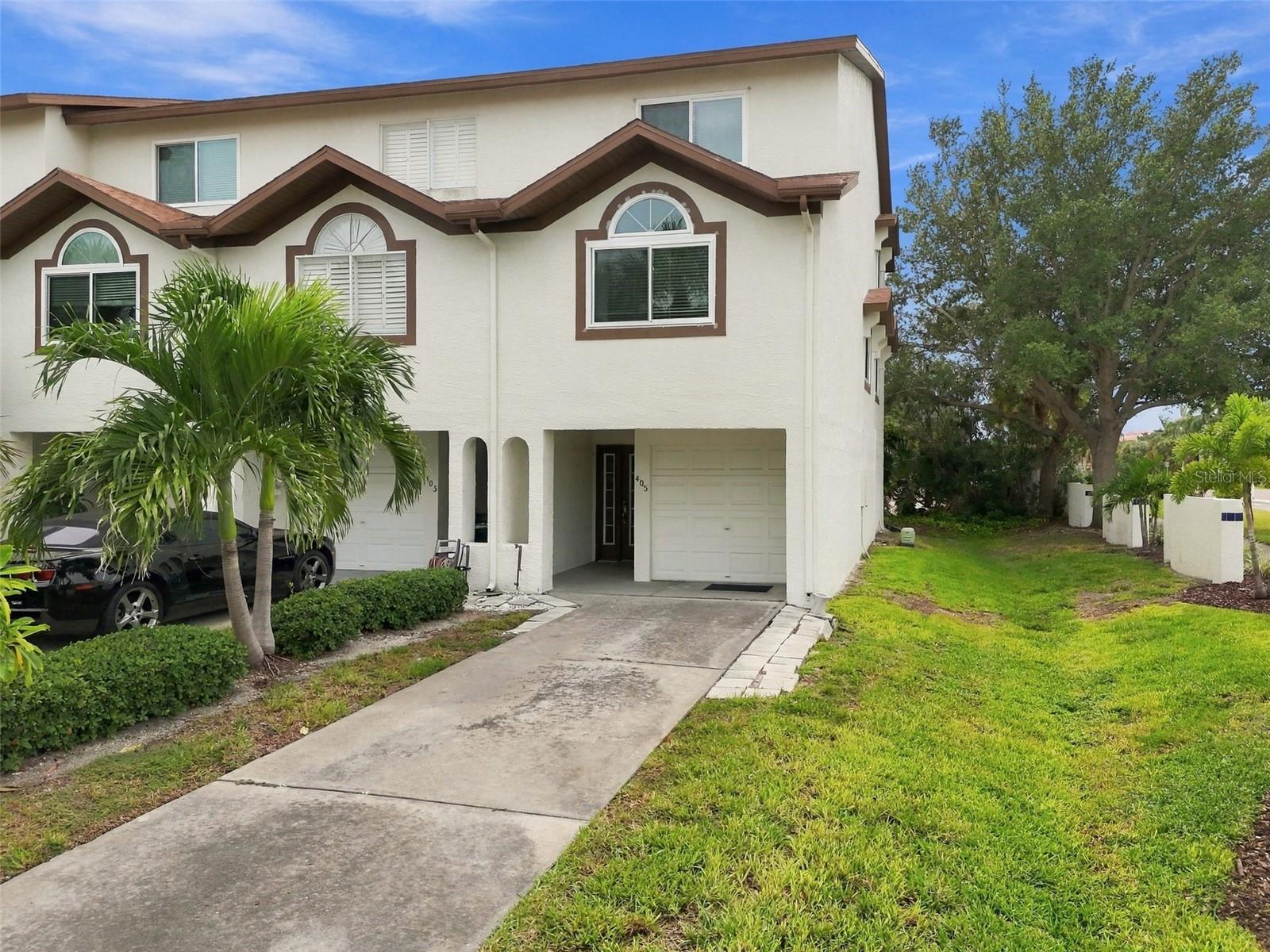 405 MADEIRA CIR — photo 39