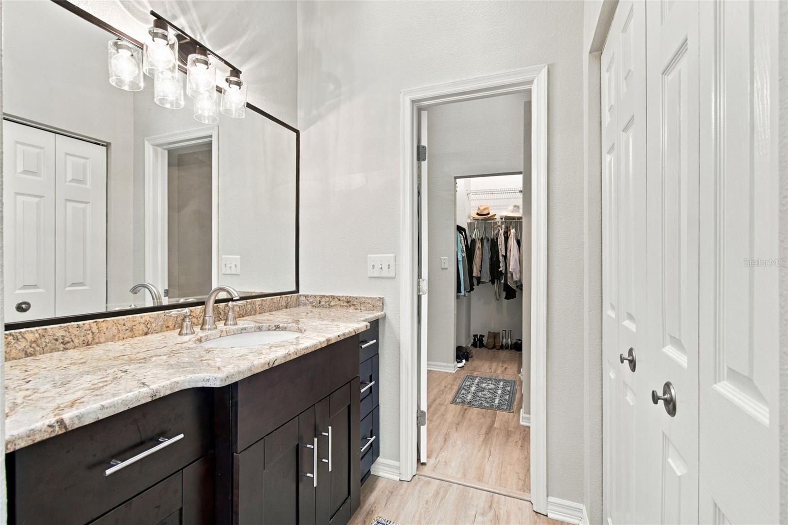 405 MADEIRA CIR — photo 32