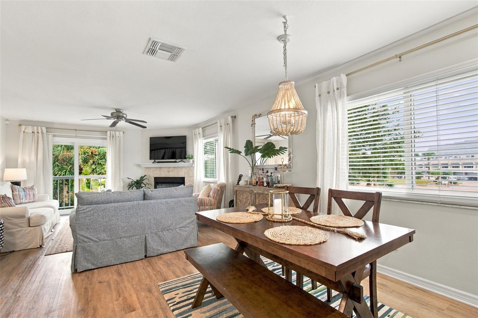 405 MADEIRA CIR — photo 12