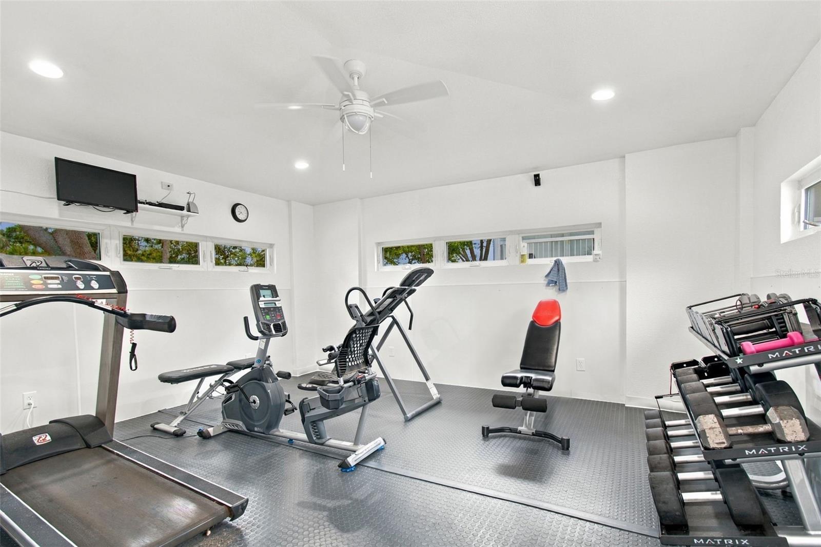 405 MADEIRA CIR — photo 48