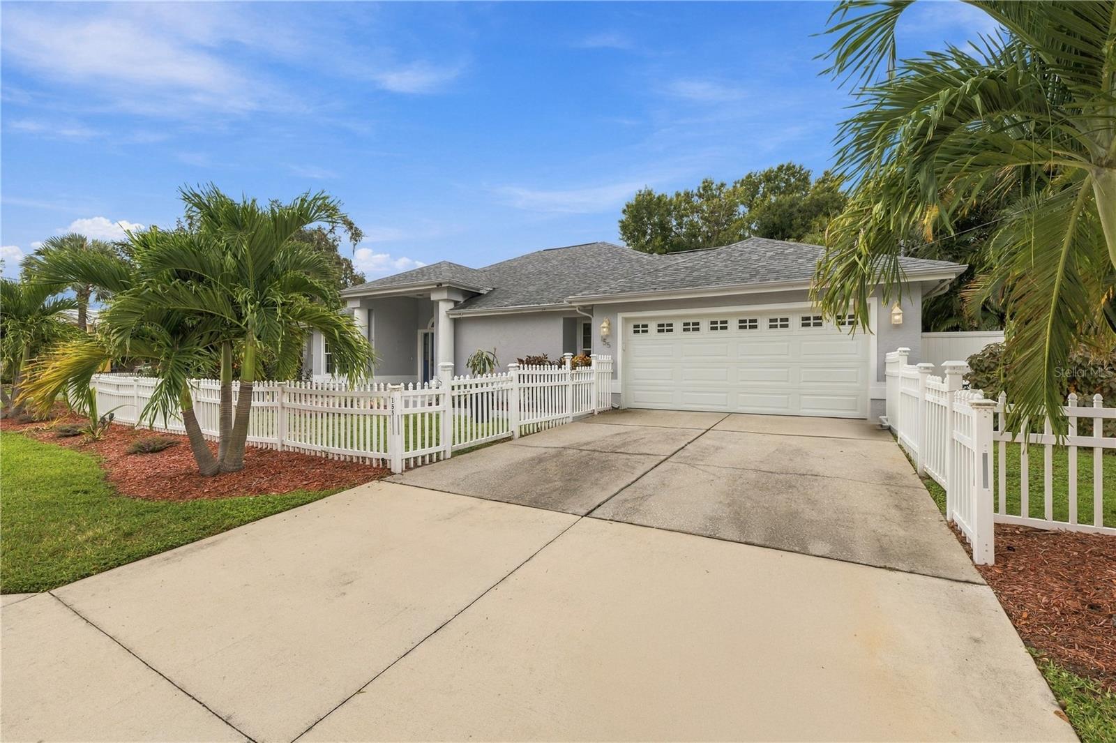 155 LAKE SHORE DR E — photo 2