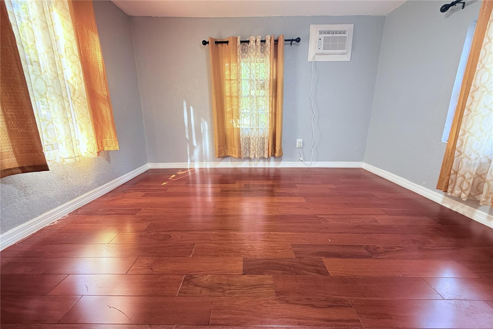 6905 AZLEE AVE — photo 24