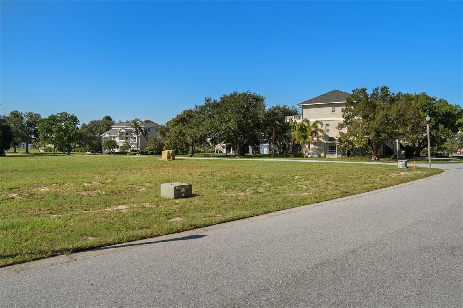 2044 N POINTE ALEXIS DR — photo 4