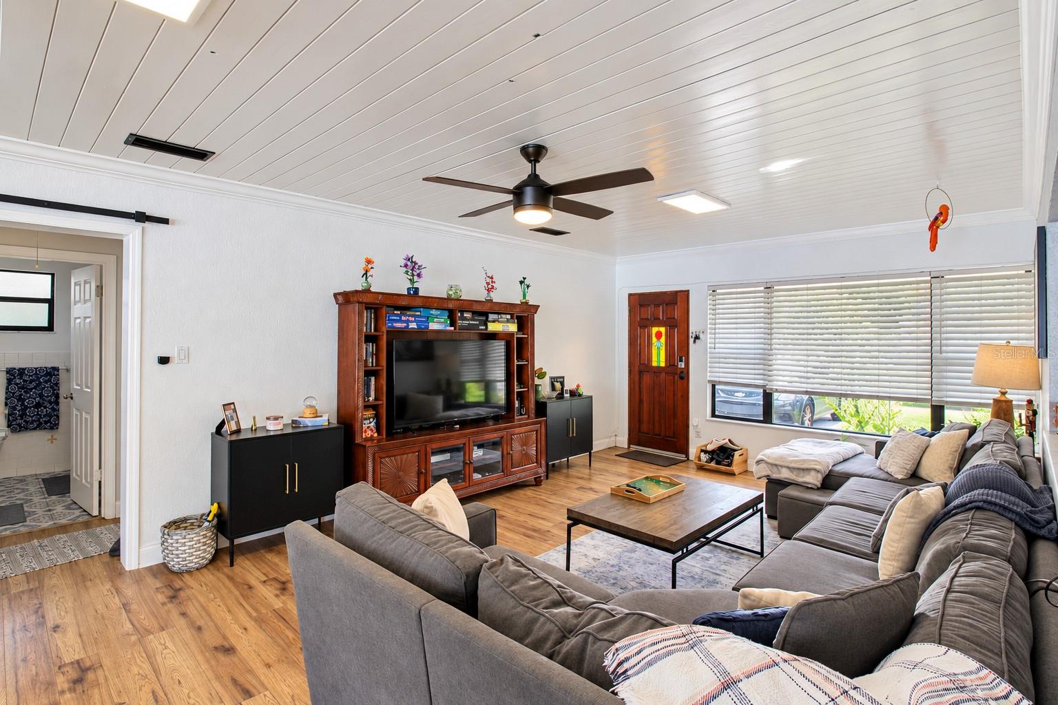 1204 E NORTH ST — photo 4