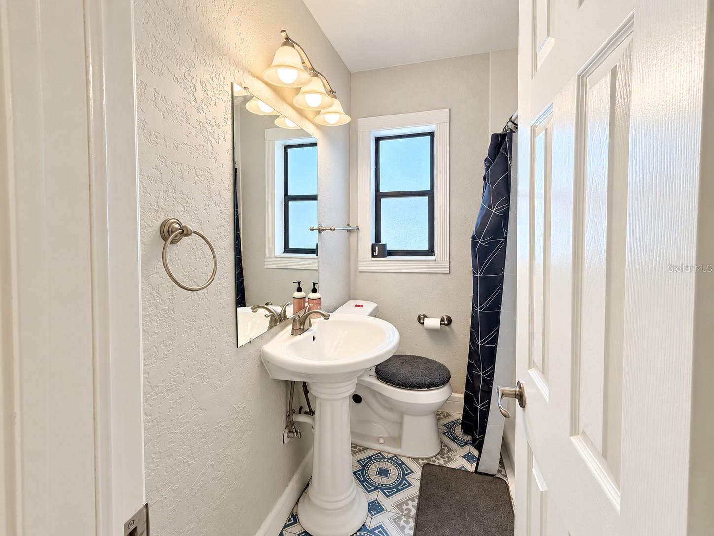 1204 E NORTH ST — photo 26