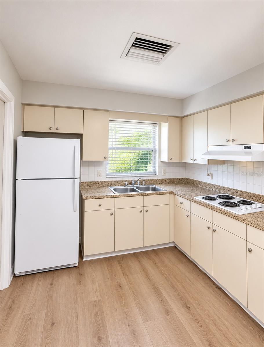 13822 BREWSTER DR — photo 8