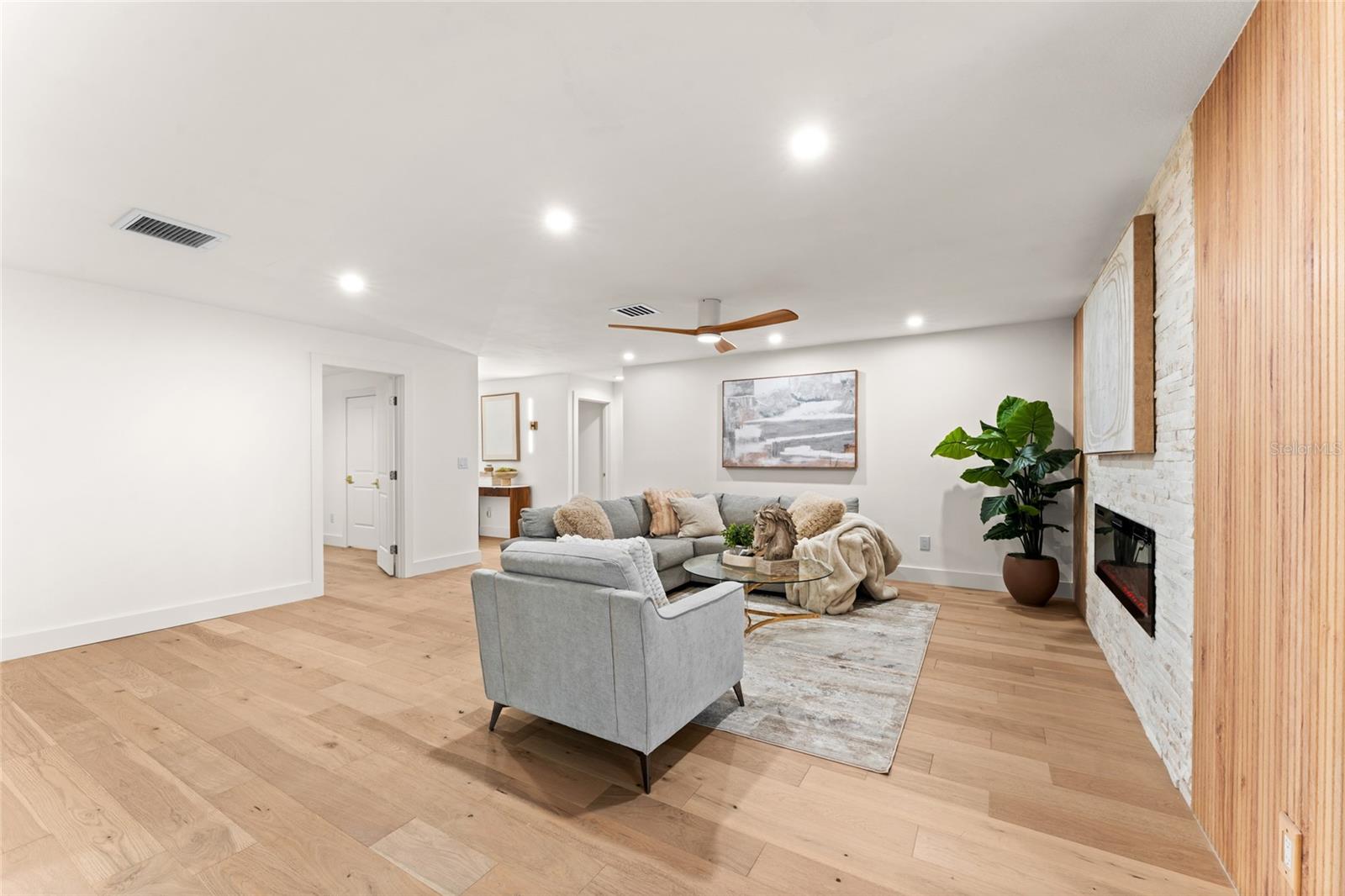2456 TIMBERCREST CIR W — photo 13