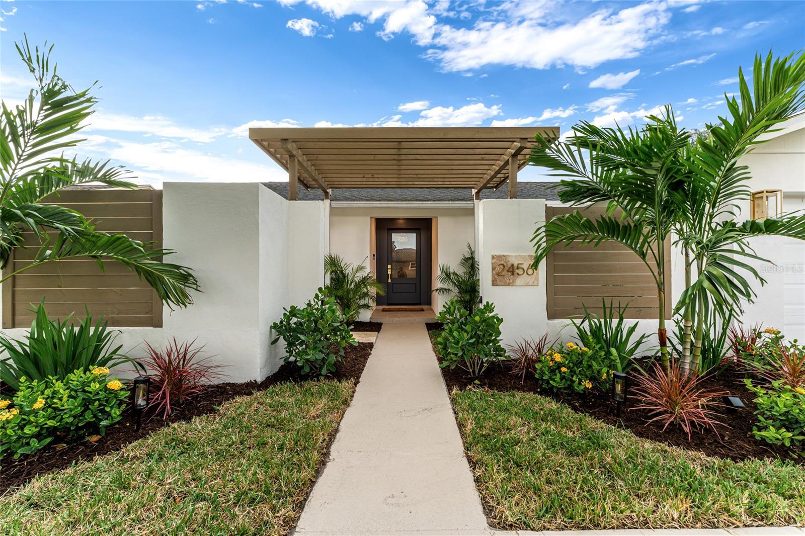 2456 TIMBERCREST CIR W — photo 2