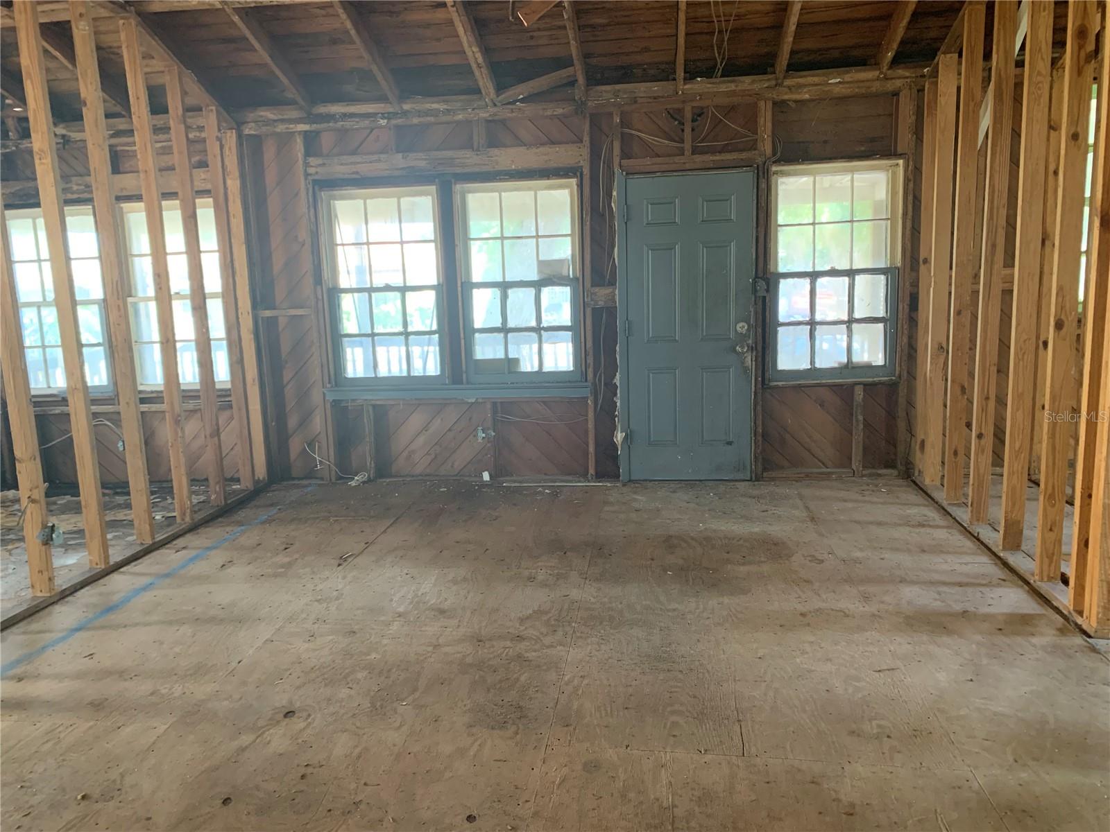 3010 E CURTIS ST — photo 2