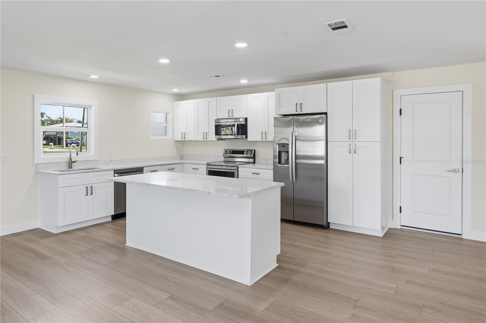 7507 MAKO DR — photo 2