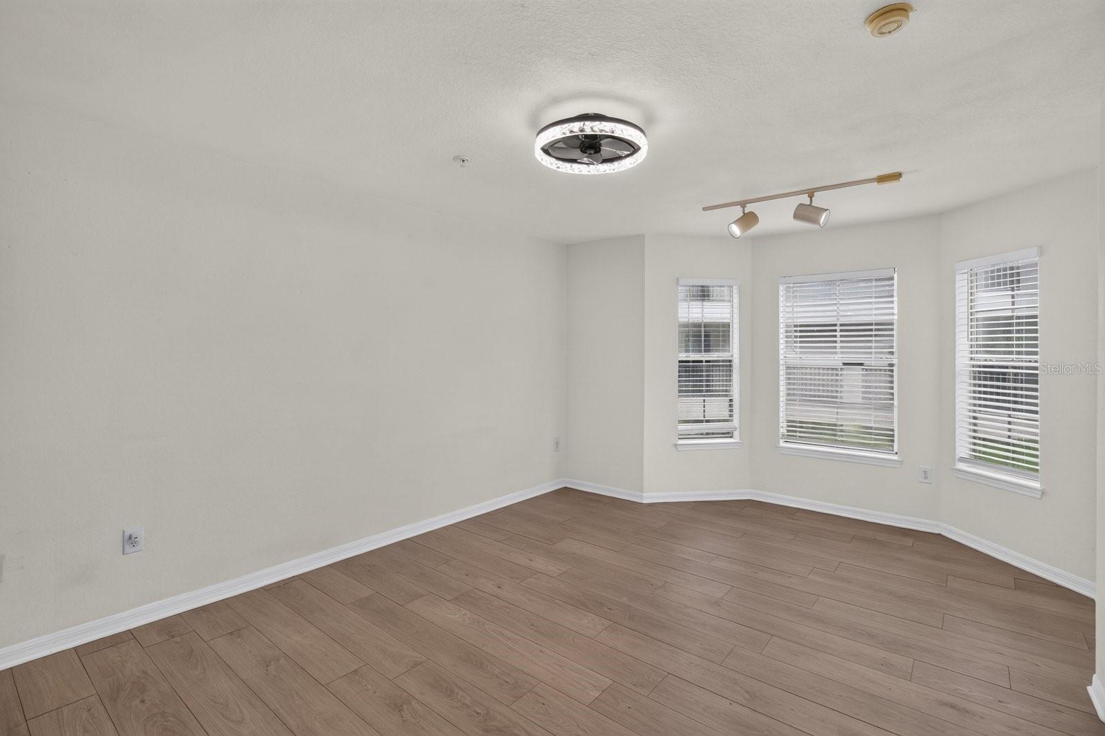 8513 ISLAND BREEZE LN #207 — photo 10