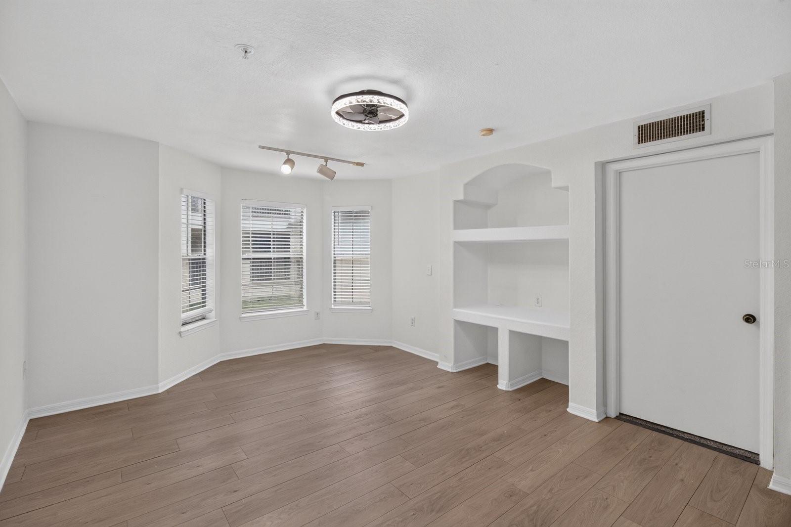 8513 ISLAND BREEZE LN #207 — photo 11