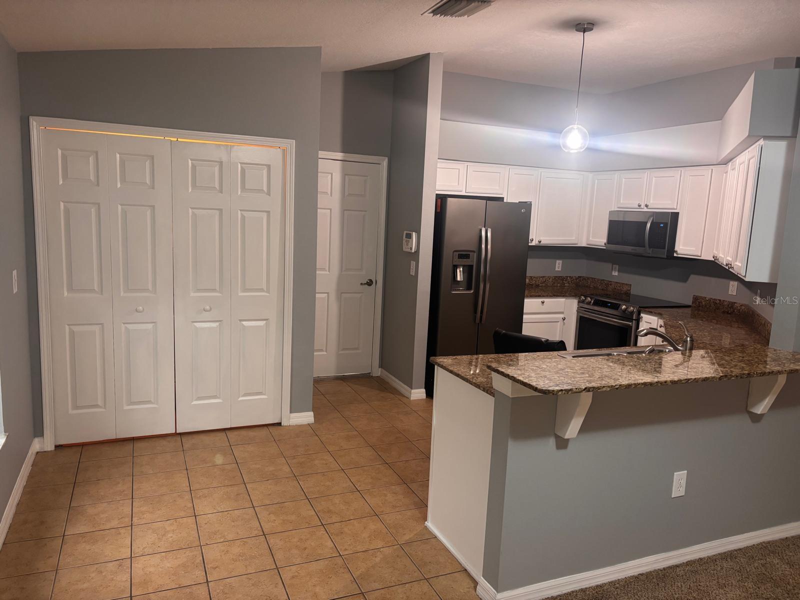 7834 CARRIAGE POINTE DR — photo 8