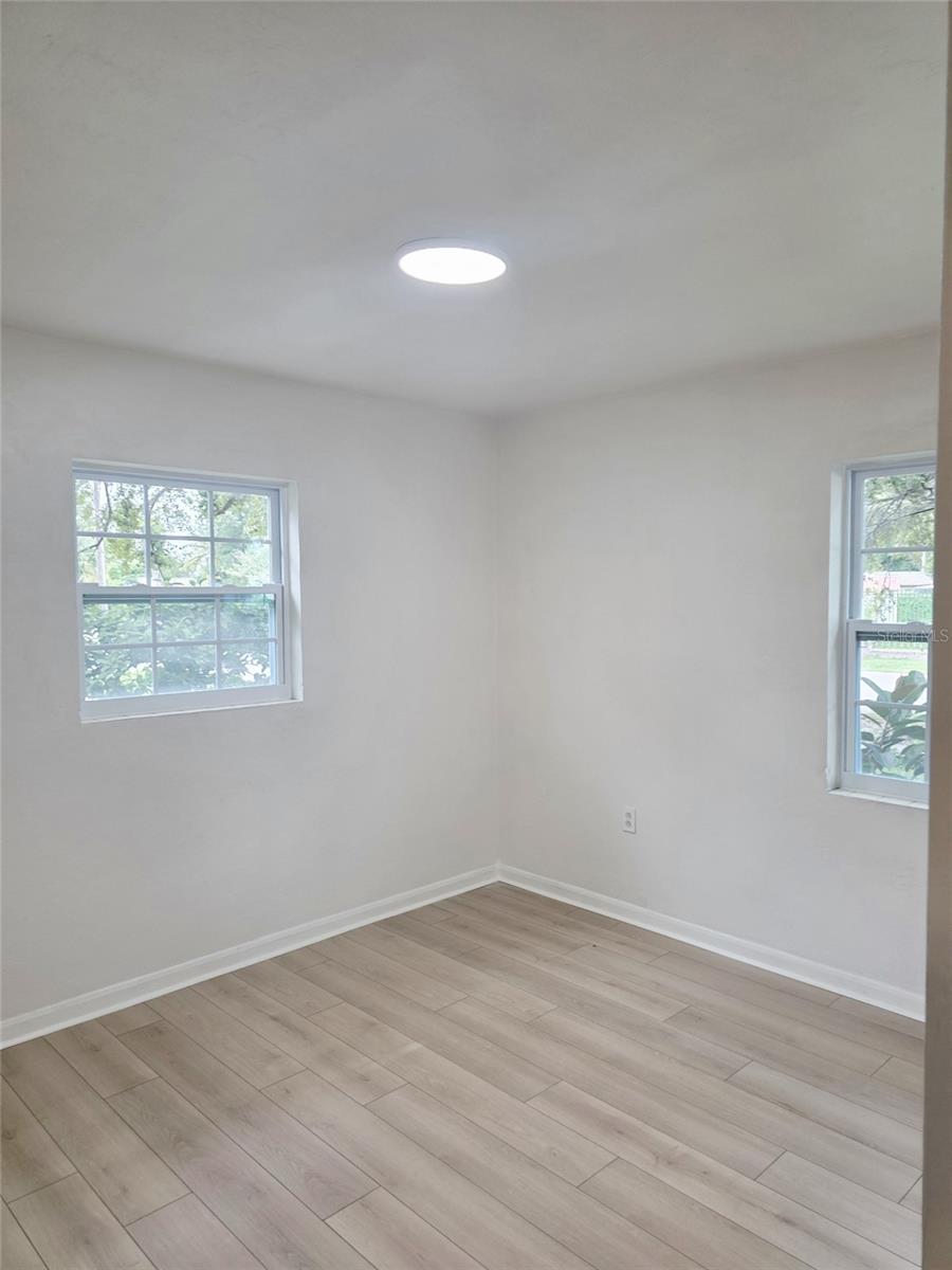 2103 N HAROLD AVE — photo 9