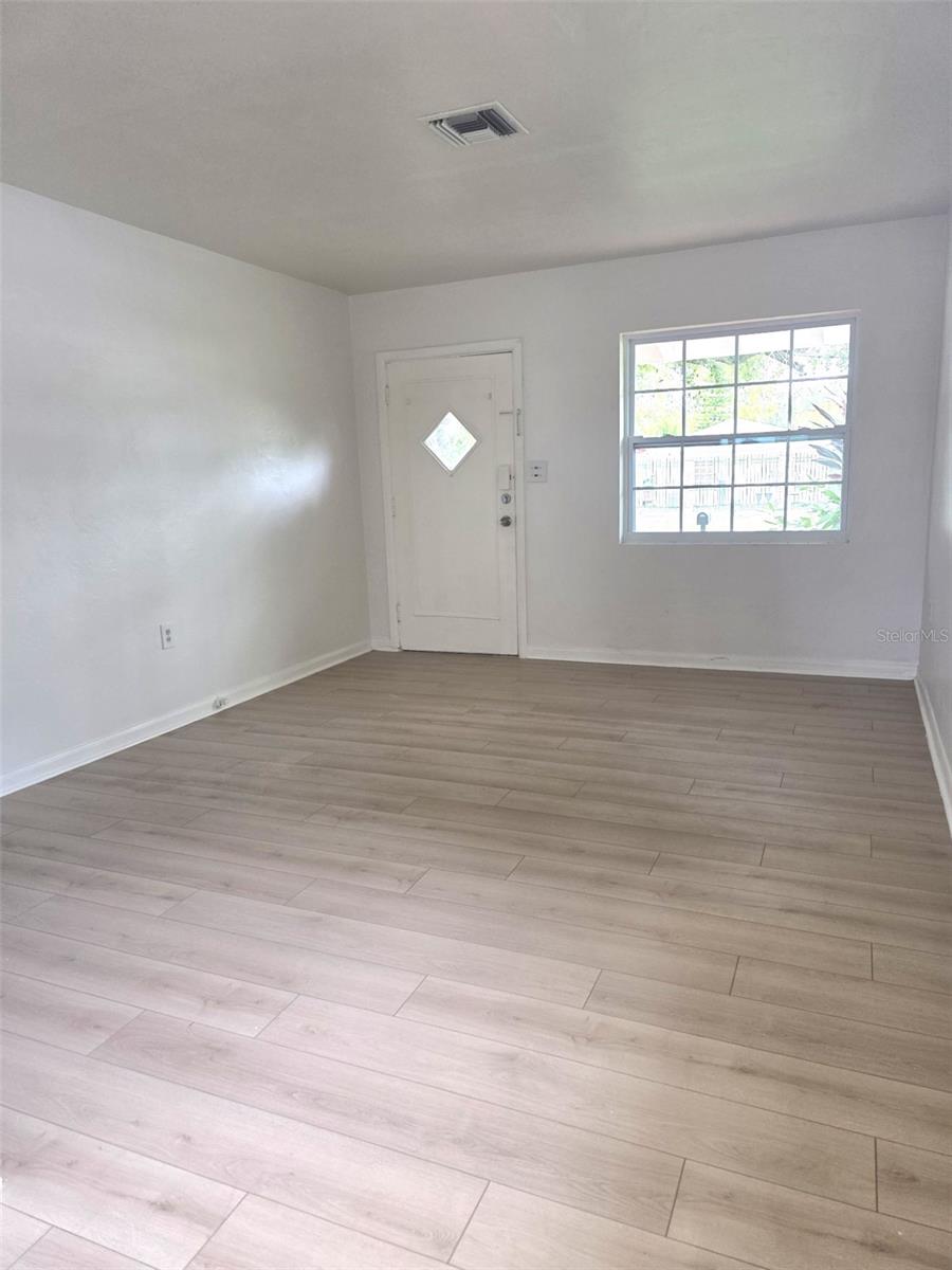 2103 N HAROLD AVE — photo 3