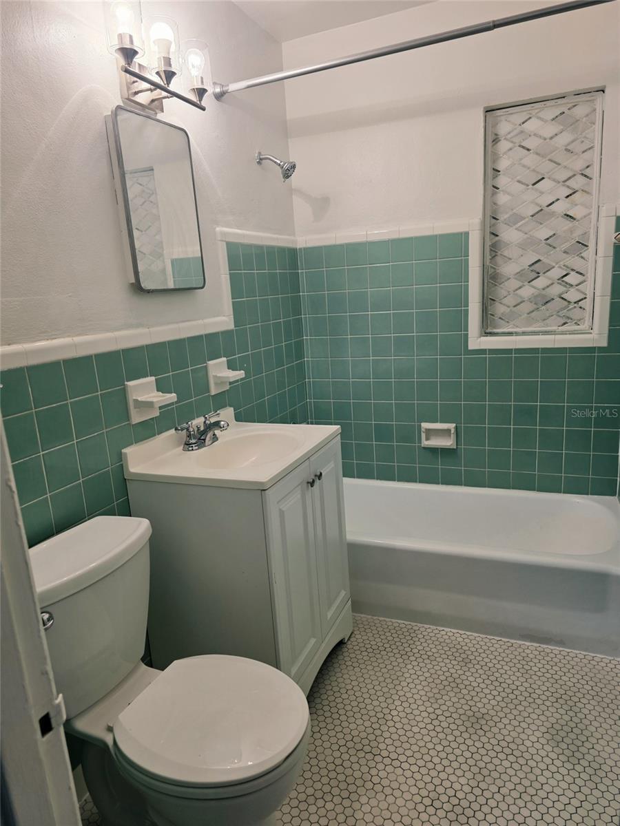 2103 N HAROLD AVE — photo 12