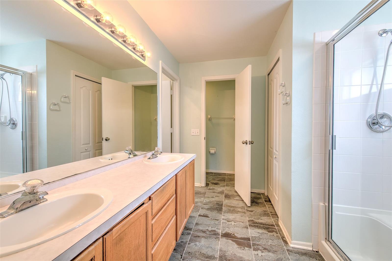 235 LAKEWAY LN — photo 19