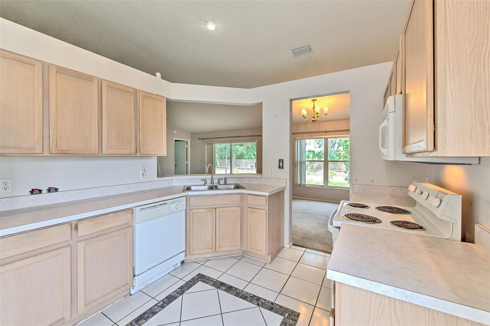 235 LAKEWAY LN — photo 9