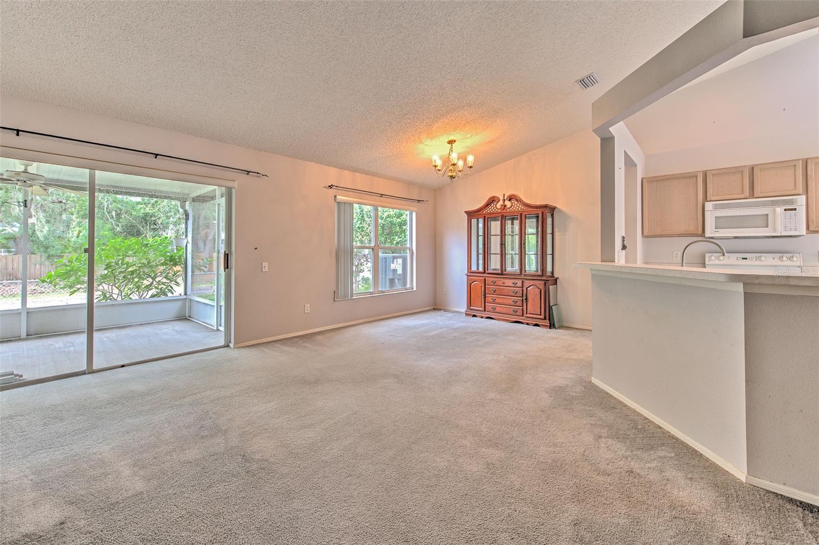 235 LAKEWAY LN — photo 4