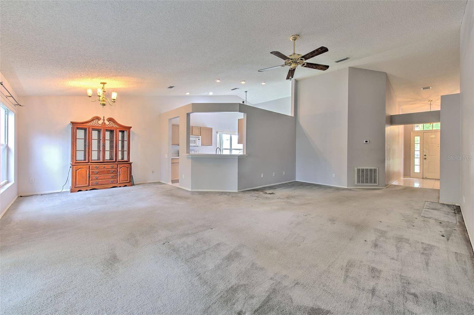 235 LAKEWAY LN — photo 3